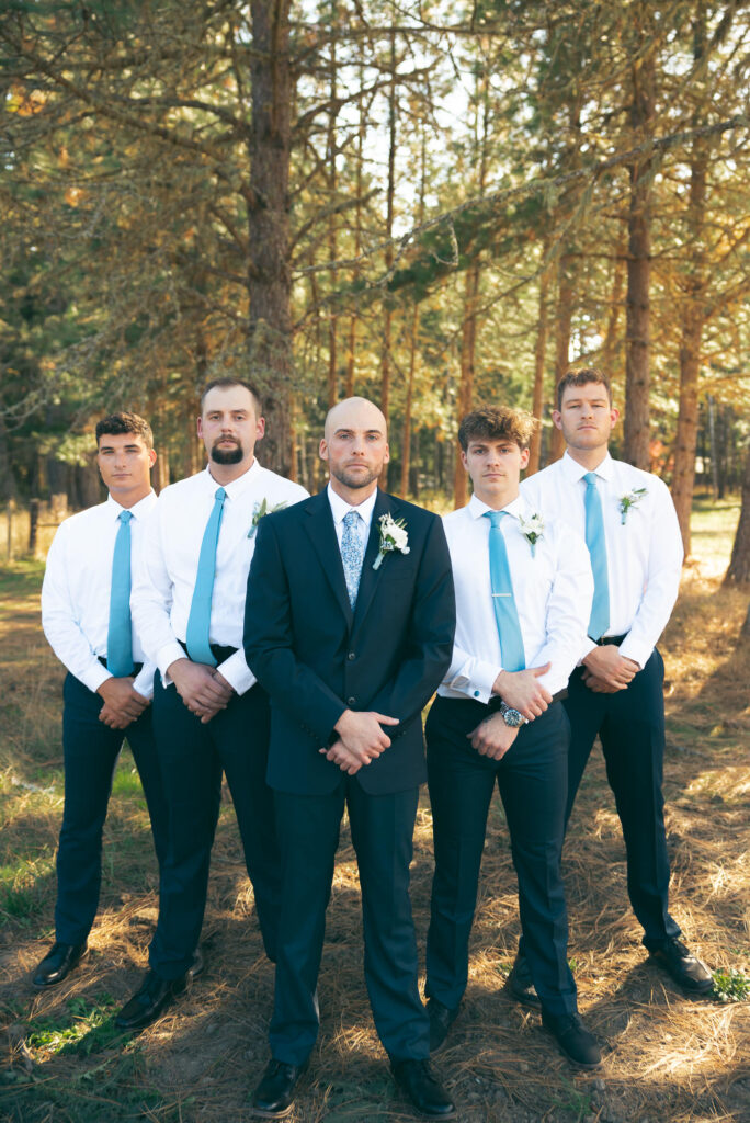 groomsmen photos at an oregon wedding