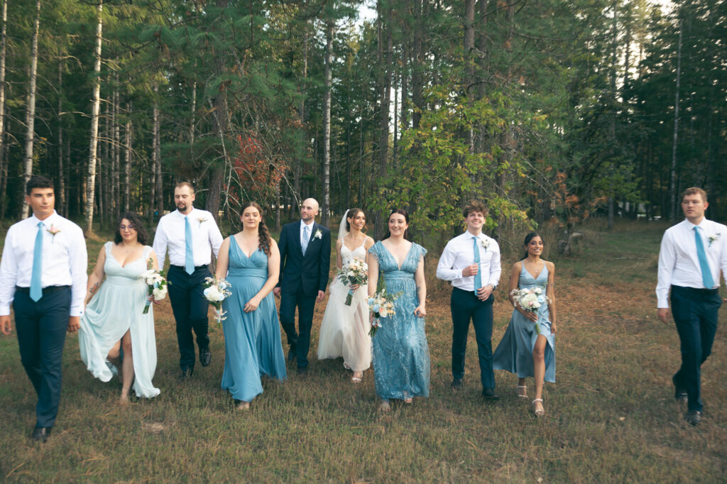 bridal party walks toward the camera in oregon wedding