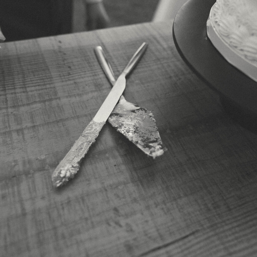 cake cutting detail photo