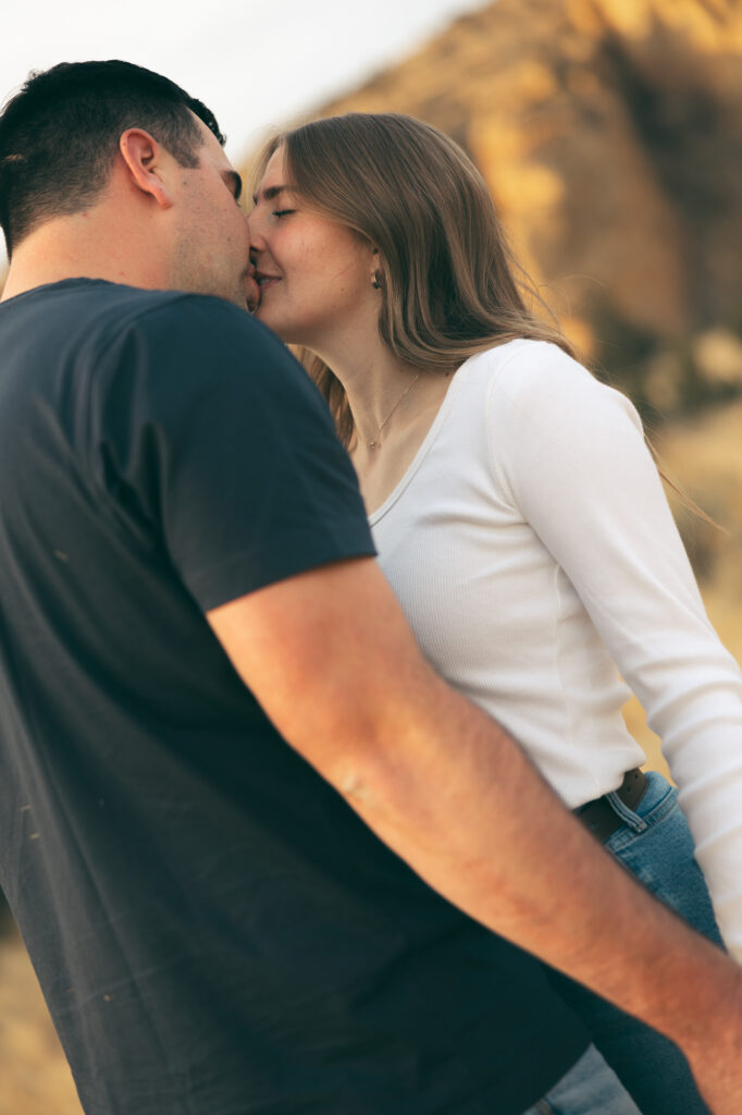 timeless bend oregon engagement photographer