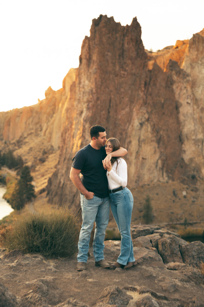 bend oregon engagement photohoot