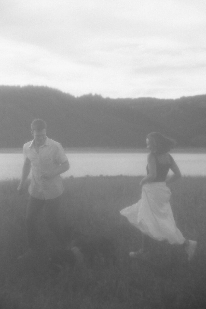 couple running around sparks lake