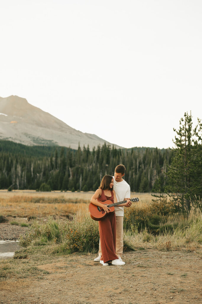 elegant engagement photos in bend, oregon