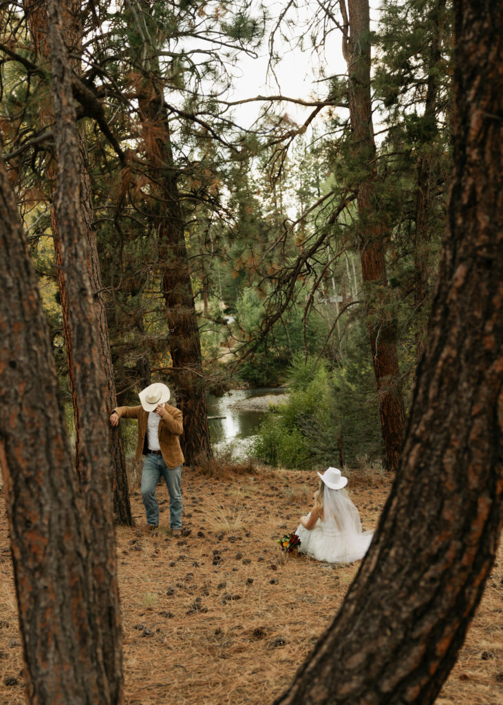 unique wedding posing