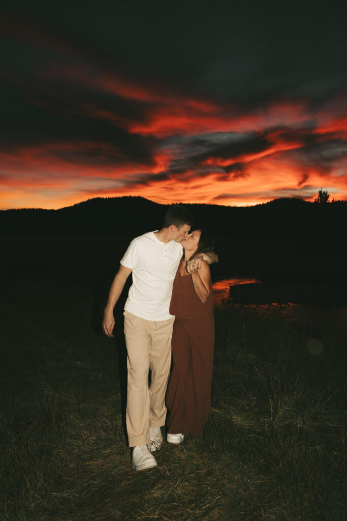 sunset pictures during bend oregon engagement shoot