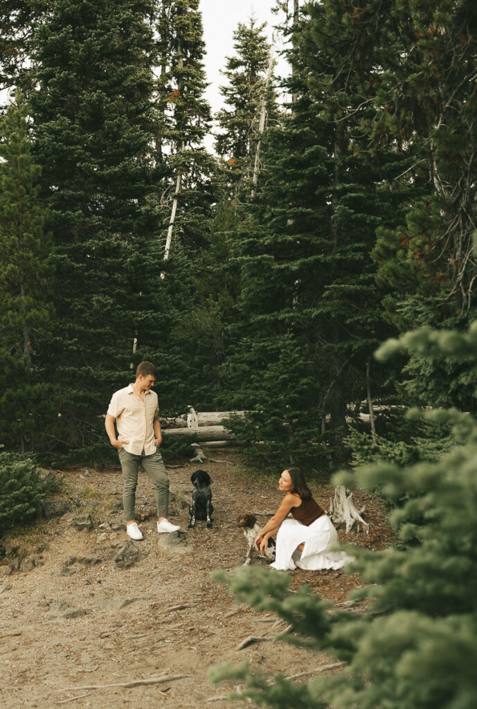 editorial pose at cascade lake with couple