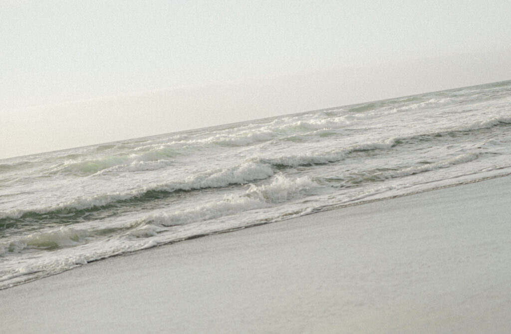 tilted horizon of waves crashing