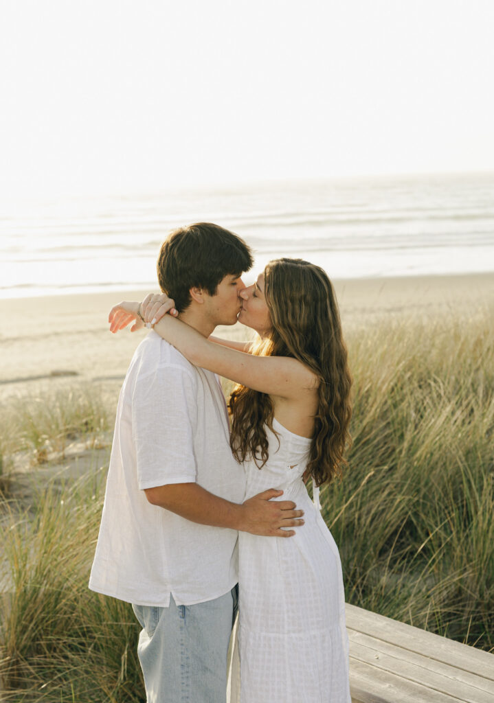 couple kissing at the beach