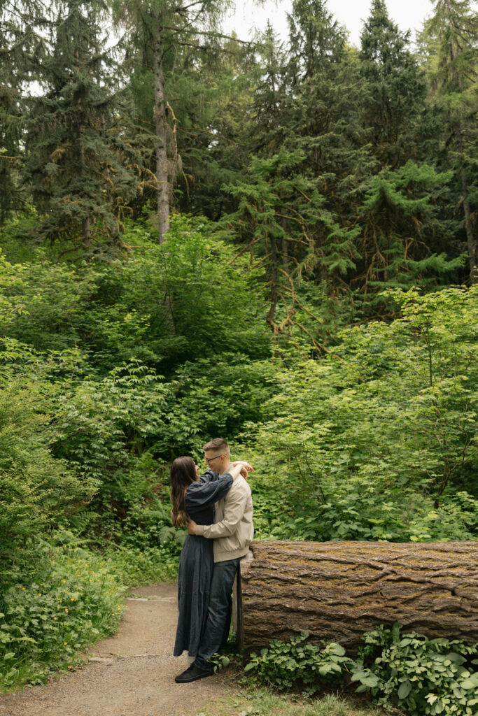 couple embracing at hoyt arboretum portland
