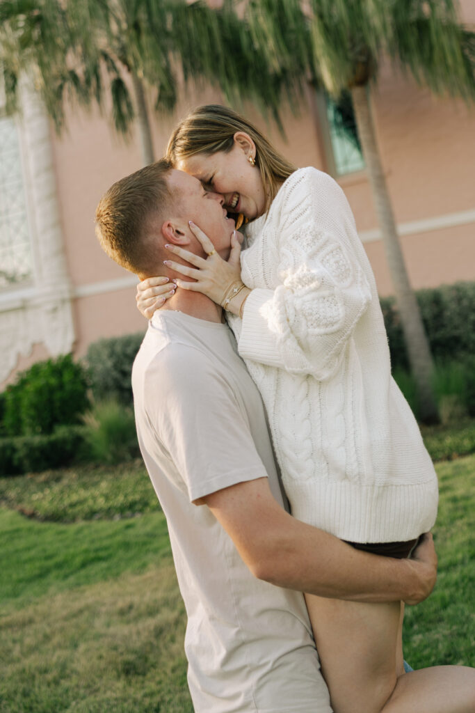 guy picking girl up in front of vinoy in st petersburg