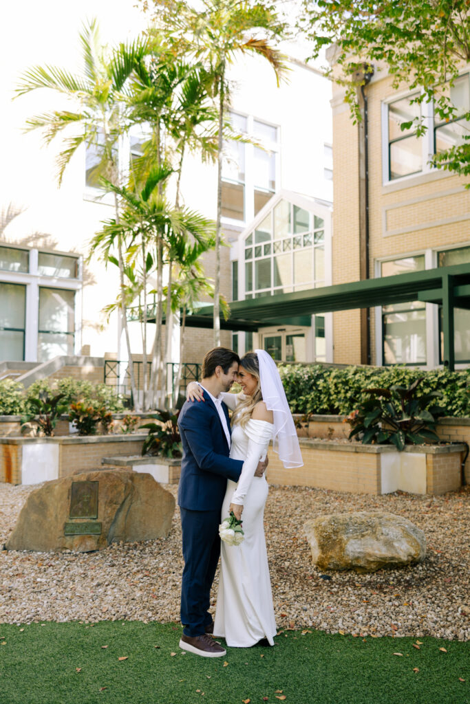 wedding couple in clearwater courthouse courtyard